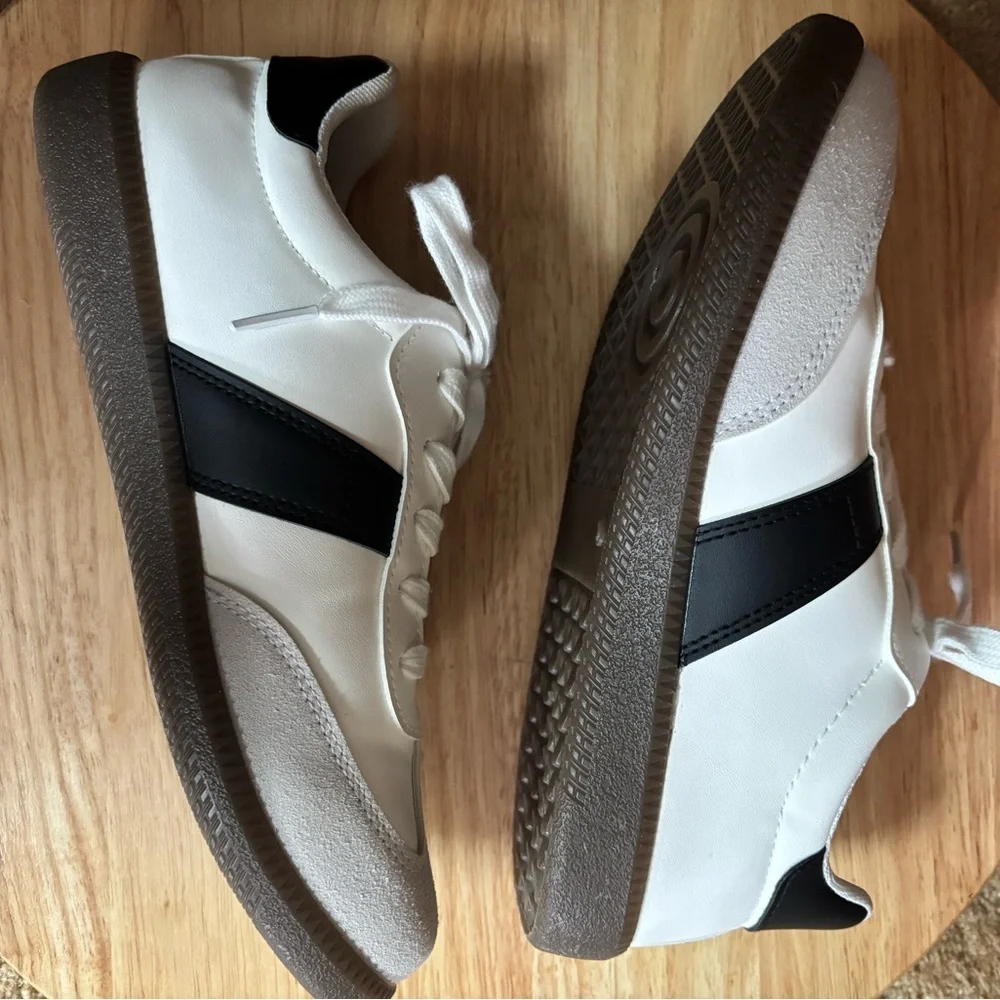BELLINI CLASSIC BLACK & WHITE LOW TOP RETRO STYLE SNEAKERS TENNIS SHOES SIZE 9